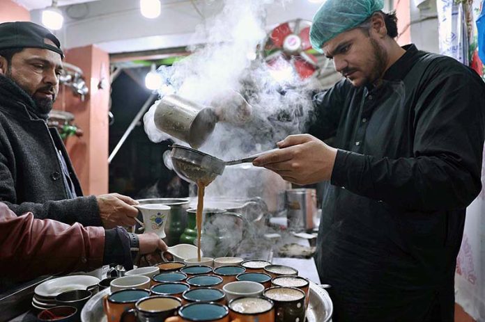 Vendor making tea for the customers at Kohati Bazar