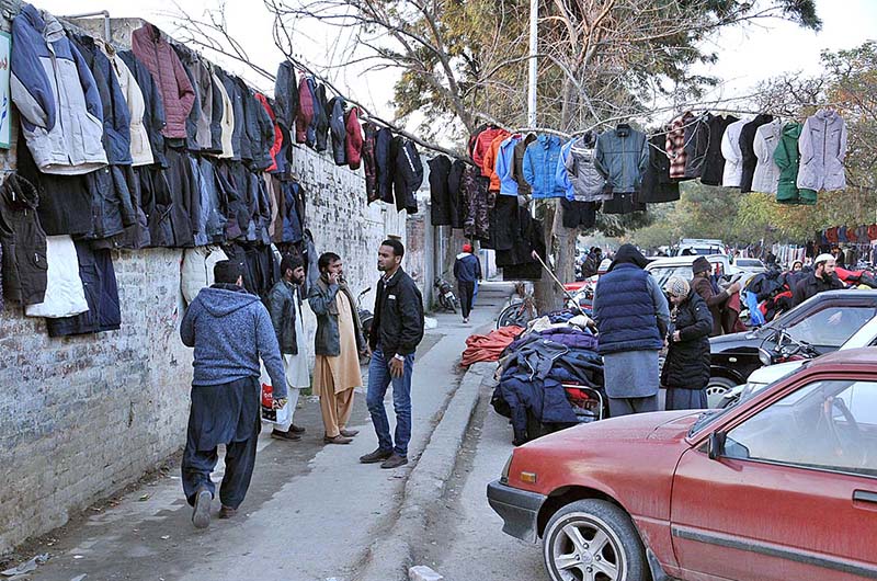 A large number of people busy in selecting and purchasing old warm clothes at Aabpara Market in Federal Capital