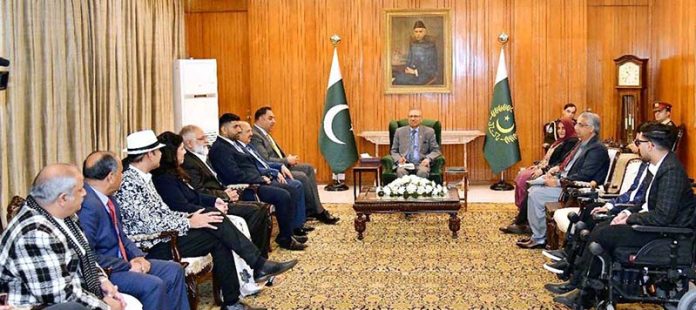 President Dr. Arif Alvi in a meeting with a delegation of eminent UK and US-based Pakistani expatriates at Aiwan-e-Sadr