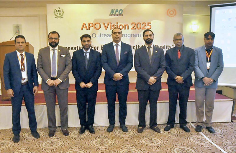 Group photo of Senior Vice President of Islamabad Chamber of Commerce, Faad Waheed with participants during the APO vision 2025 inclusive, Innovation-Led Productivity growth in the Asia-Pacific workshop