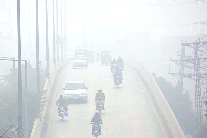 Thick fog engulfs the Ferozepur Road during morning time