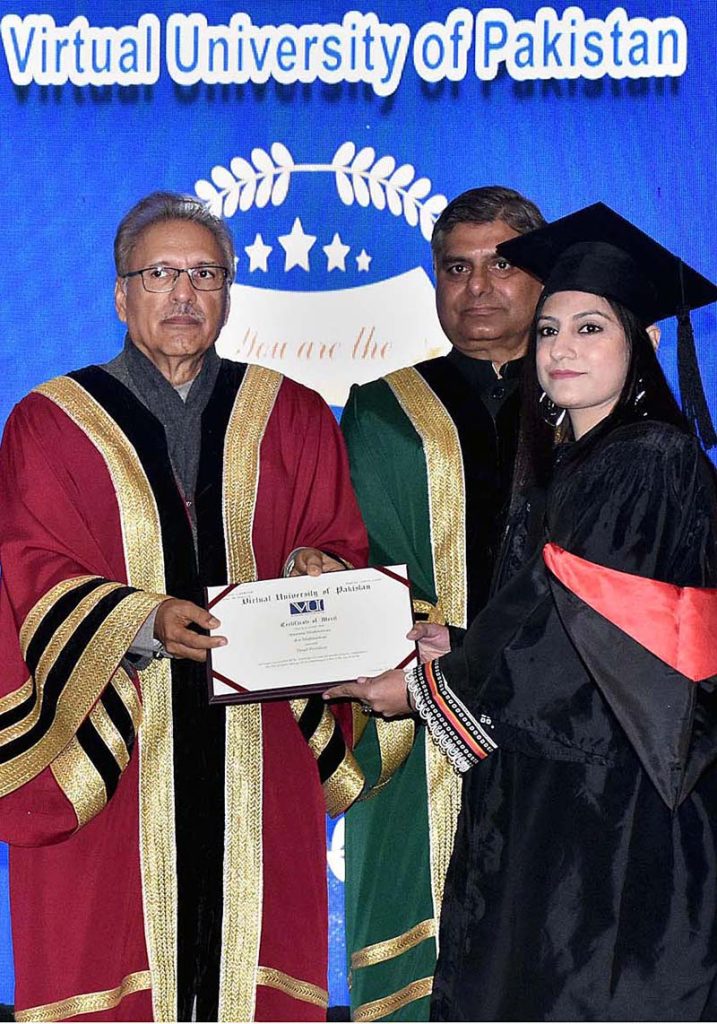 President Dr. Arif Alvi distributing Degrees among the students during the 12th Convocation of Virtual University