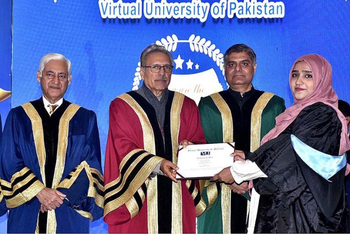 President Dr. Arif Alvi distributing Degrees among the students during the 12th Convocation of Virtual University