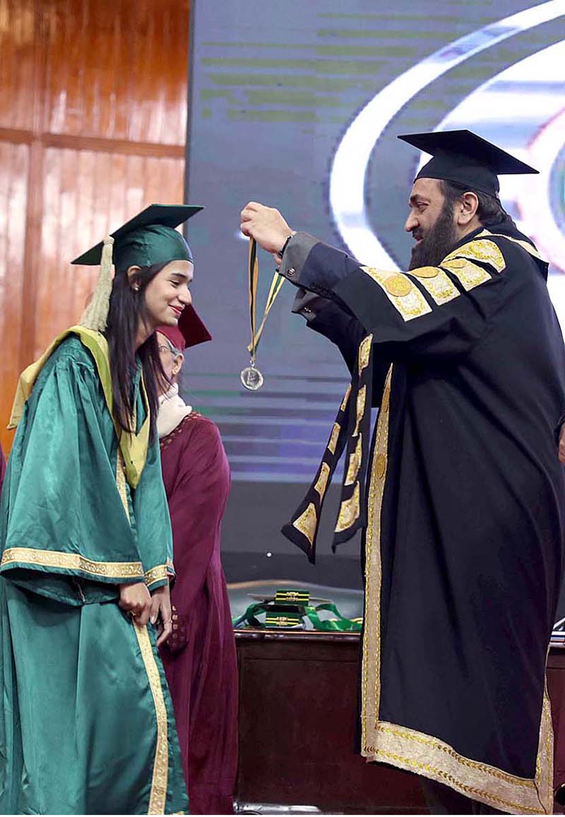 Punjab Governor Muhammad Baligh ur Rehman giving gold medals to the outstanding students during the 20th Convocation of Fatima Jinnah Women University for the graduates of 2022 held at Jinnah Convention Centre