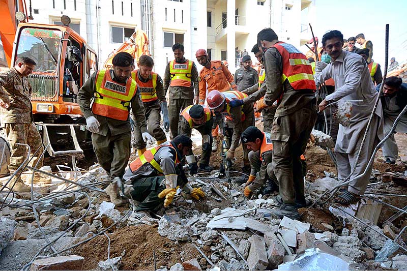 Rescue 1122 workers busy in rescue work on the spot after yesterday’s bomb blast in Police Line