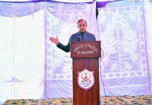 Prime Minister Muhammad Shehbaz Sharif addressing the flood victims and local elders after inaugurating the new building of Govt. Boys Secondary School, Ghulam Rasool, Jia Khan in Sohbatpur, Balochistan