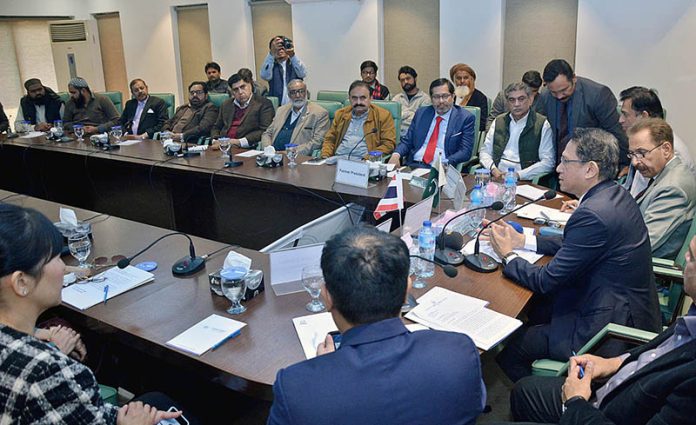 Ambassador of Thailand to Pakistan, Mr. Chakkrid Krachaiwong addressing members of the Chamber of Commerce and Industry