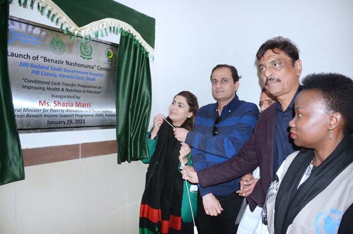 Federal Minister for Poverty Alleviation and Social Safety Shazia Marri along with Spokesman for Sindh government Murtaza Wahab unveiling the plaque of 'Benazir Nashonuma Centre'