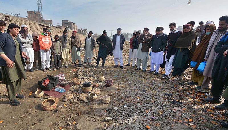 Peoples gather around snake charmer to enjoy snake dance at Hashtnagri Railway Track