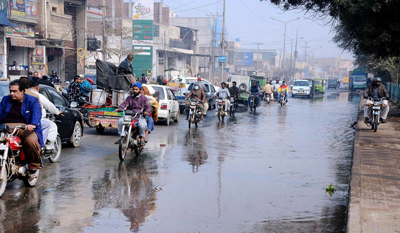 Vehicles passing through sewerage water accumulated at water works road needs the attention of the concerned authorities