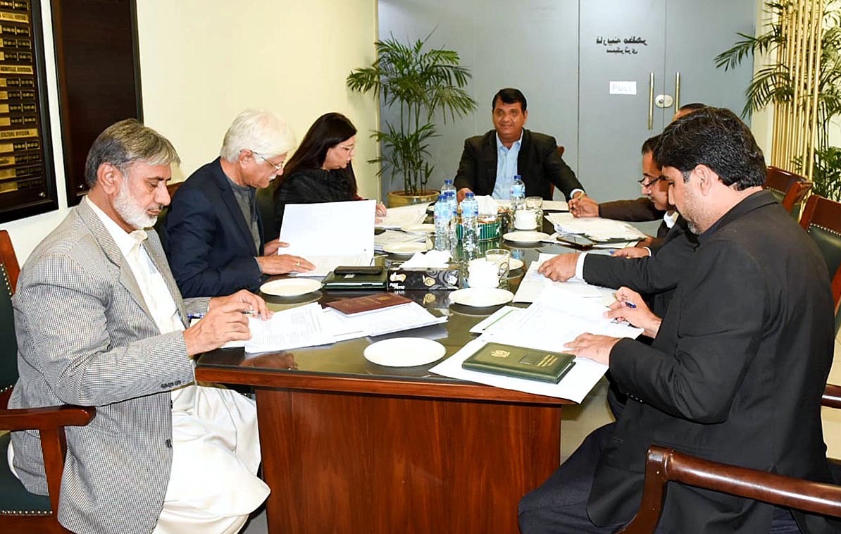 Amir Muqam reviews porgress on heritage, culture projects