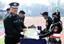 IG Railway Dr. Rao Sardar Ali Khan distributes prize and certificate among the position holders at passing out ceremony of 5th Intermediate