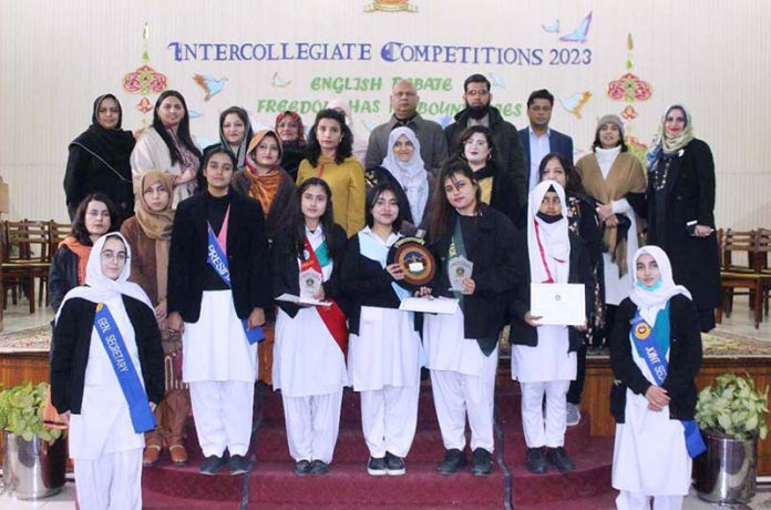 Students of English Debate Competition pose for group photo with renowned poet and intellectual Harris Khaleeq in a ceremony at Islamabad Model College for girls F7/2