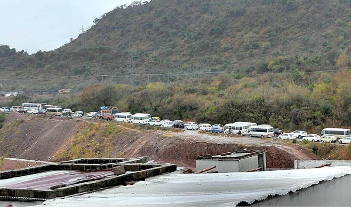 Massive traffic came from Murree jammed due to construction of Bhara Kaho Bypass