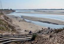A view of dry beds of Indus River at near Latifabad