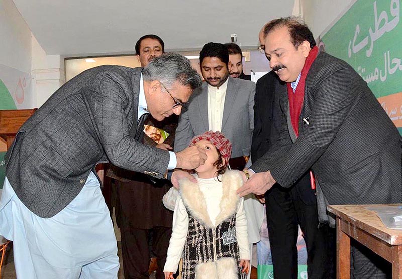 Deputy Commissioner Naseerabad Ayesha Zehri giving Anti-polio drops to a child below five year to kick off the Anti-Polio campaign in the city
