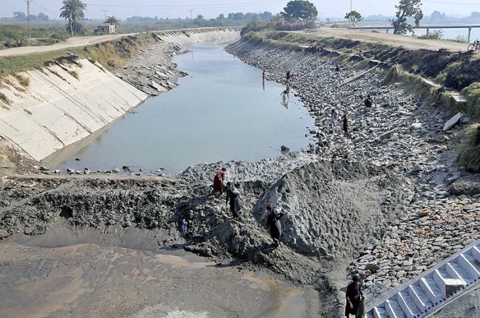 A view of desiccation a canal before cleaning from irrigation department at Phulei Canal