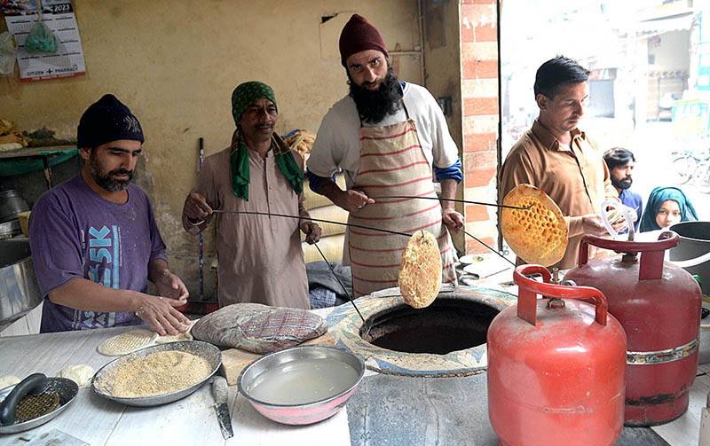 A vendor busy making traditional bread (Naan) in the LPG tandoor