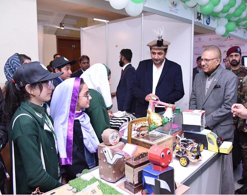 President Dr. Arif Alvi visiting different stalls at the "GB Dream Road Show”, organized by the Gilgit-Baltistan (GB) Government