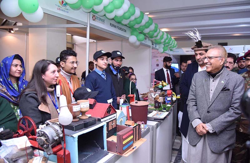 President Dr. Arif Alvi visiting different stalls at the "GB Dream Road Show”, organized by the Gilgit-Baltistan (GB) Government