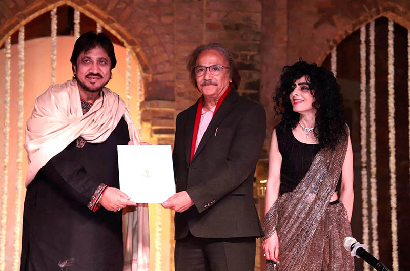Vice Chancellor NCA Dr Murtaza Jafri giving away shield to the renowned singer Hamid Ali khan during alumni dinner at NCA