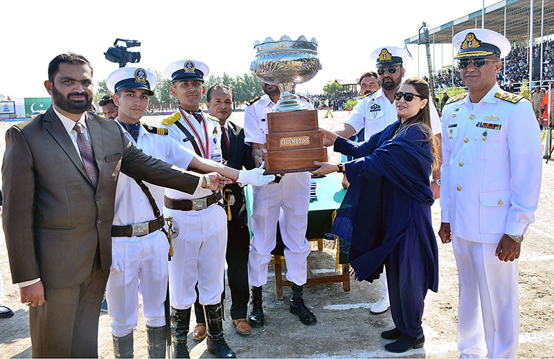 Federal Minister for Poverty Alleviation & Social Safety Shazia Marri giving away gold medal to position holder cadet during 26th parent’s day of Cadet College