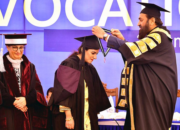 Governor of Punjab Muhammad Baligh Ur Rehman to a gold medal among the position holder students during the 5th Convocation of The Women University Mattiltal Campus