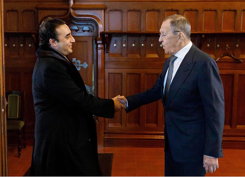 Foreign Minister Bilawal Bhutto shaking hands with Minister of Foreign Affairs of the Russian Federation Sergey Lavrov