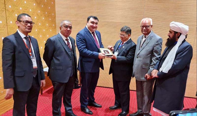 Pakistani Parliamentary delegation led by Deputy Speaker National Assembly Zahid Akram Durrani in a group photo with Speaker of Dewan Rakyat of Malaysia Datuk Johari Abdul on the sideline of 17th Session of (PUIC)