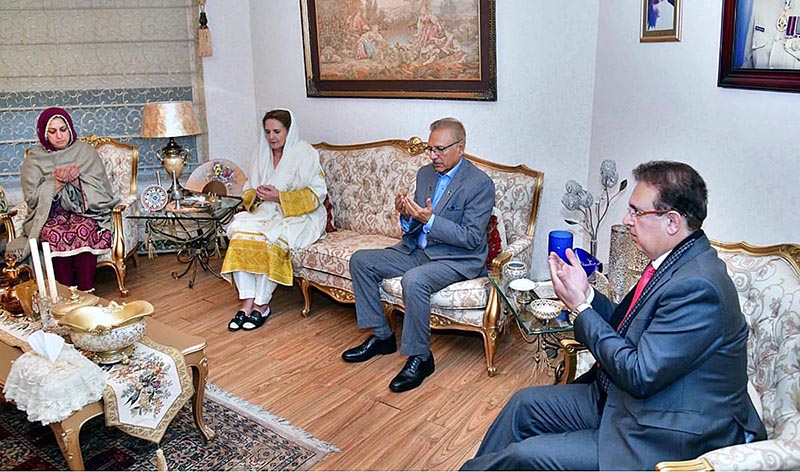 President Dr. Arif Alvi and Begum Samina Arif Alvi paid a condolence visit at the residence of Senator Dr. Mohammad Humayun Mohmand, on the sad demise of his father