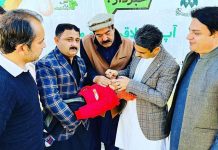 Deputy Commissioner Zhob Muhammad Ramzan Palal administrating polio drops to a child for starting Anti-Polio campaign in the area