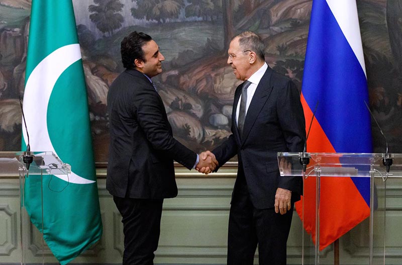 Foreign Minister Bilawal Bhutto shaking hands with Minister of Foreign Affairs of the Russian Federation Sergey Lavrov after the press conference