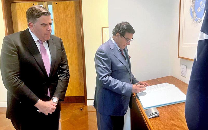 Speaker National Assembly Raja Pervez Ashraf inscribing his remarks in visitors book after meeting with Speaker of the Australian House of Representatives on the sidelines of 26th Conference of Speaker and Presiding Officers of the Commonwealth