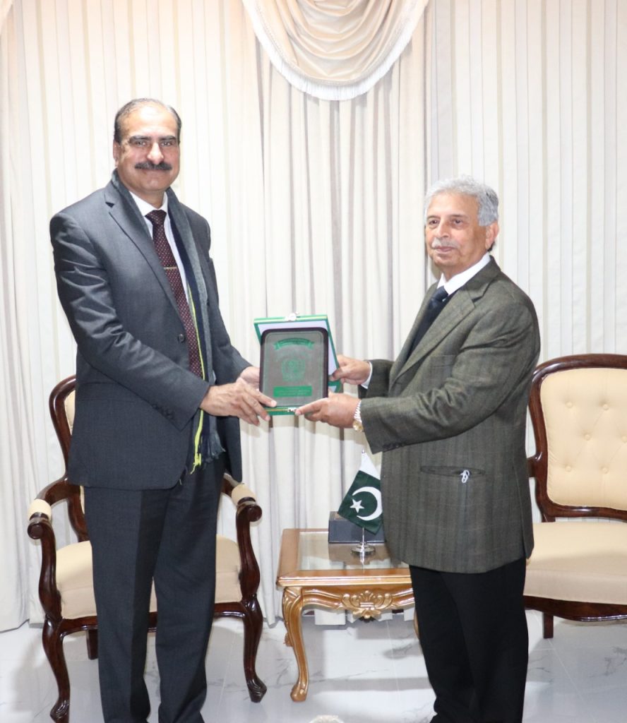 NUML Rector calls on Education Minister