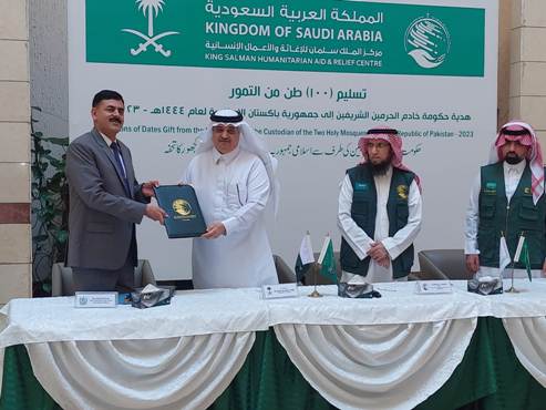 Saudi Arabia gifts 100 tons dates to Pakistan Saudi Arabia gifts 100 tons dates to Pakistan