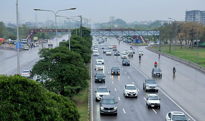 Commuters are wading through heavy rain at Islamabad Expressway
