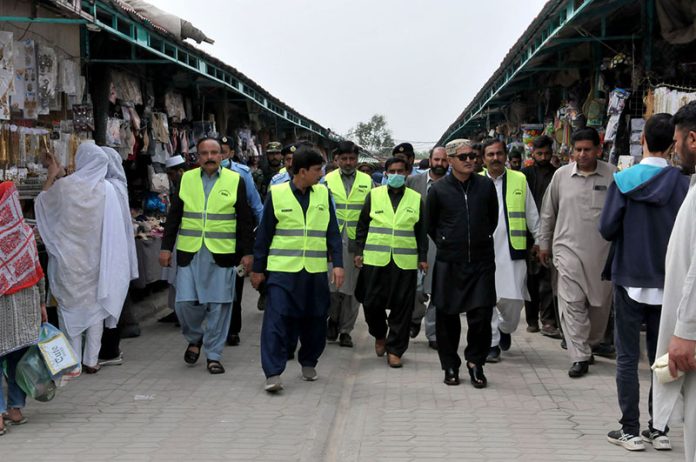 Commissioner Noor ul amin Mengal visits weekly Sunday bazar at Peshawar Mor