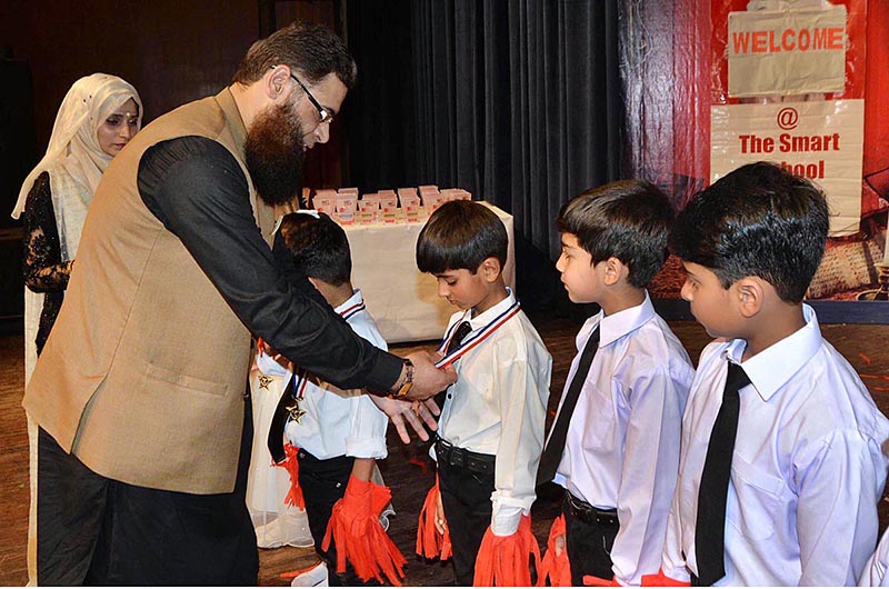 Sheikh Umar Director Smart School Umar Campus distributing medals among the students during annual prize distribution ceremony of The Smart School Umar Campus Misrial Road