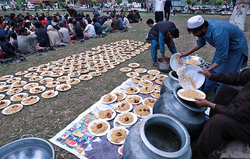 Volunteers arranging food for iftar to be distributed among the people at PIMS during Holy month of Ramzan.