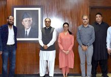 High Commissioner for Pakistan to Bangladesh, Mr. Imran Ahmed Siddiqui in a group photo with Pakistani community in Dhaka after unveiling a portrait of Father of the Nation, Quaid-e-Azam Muhammad Ali Jinnah at the Pakistan High Commission