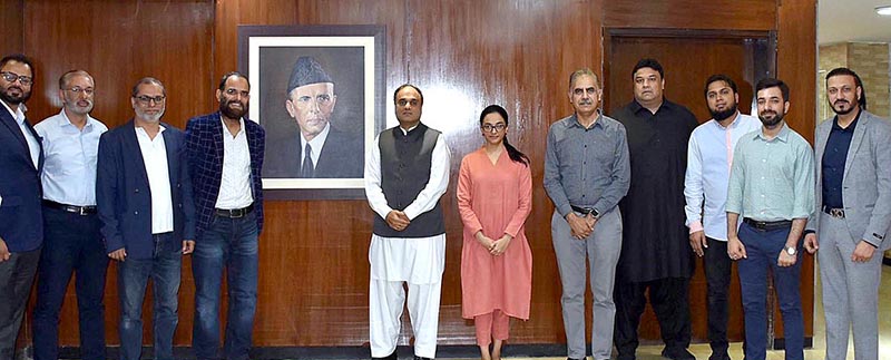 High Commissioner for Pakistan to Bangladesh, Mr. Imran Ahmed Siddiqui in a group photo with Pakistani community in Dhaka after unveiling a portrait of Father of the Nation, Quaid-e-Azam Muhammad Ali Jinnah at the Pakistan High Commission