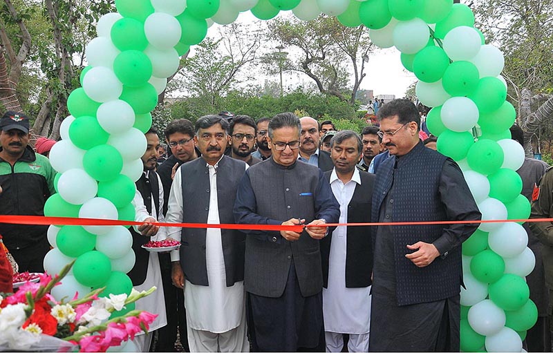 Additional Chief Secretary South Punjab Capt (r) Saqib Zafar cutting ribbon to inaugurate Spring Festival (Jashan-e-Baharan) at Qasim Bagh park