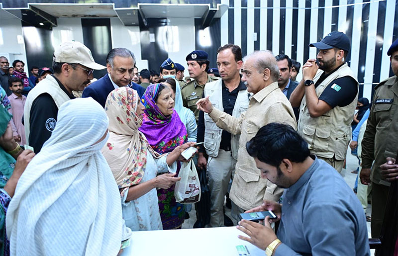 Prime Minister Muhammad Shehbaz Sharif visits Free Flour Distribution Points established as part of Prime Minister’s Ramzan Relief Package for deserving families
