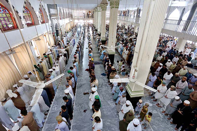 : March 31 – A large number of faithful offering Namaz-e-Jumma prayers during Holy Fasting Month of Ramzanul Mubarak at Faizan-e-Madina Masjid. APP/AKS/TZD