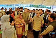 Prime Minister Muhammad Shehbaz Sharif is talking to people at free flour distribution point set up at Bahawalpur Stadium
