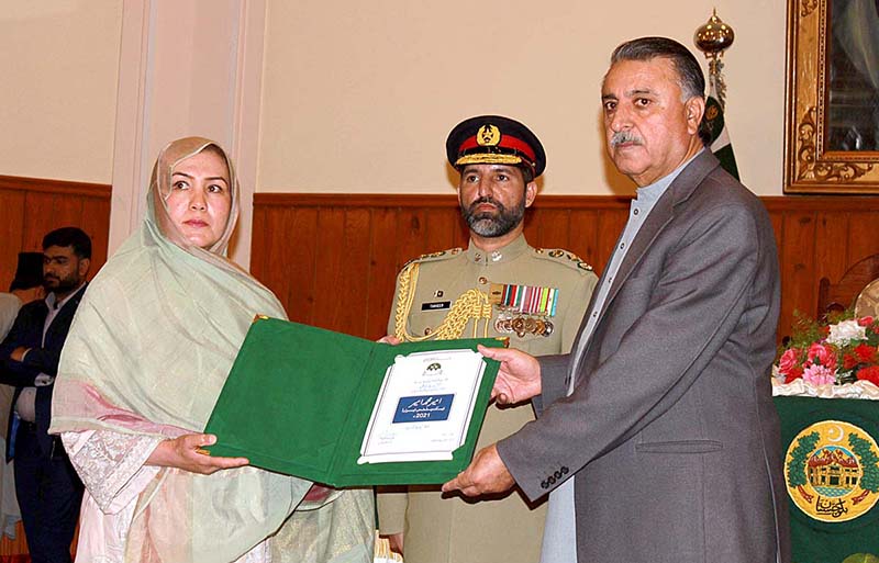<em>Governor Balochistan Malik Abdul Wali Kakar conferring Presidential and Excellence Awards on various personalities for their outstanding performance and best services during a ceremony on Pakistan Day held at Governor House</em>
