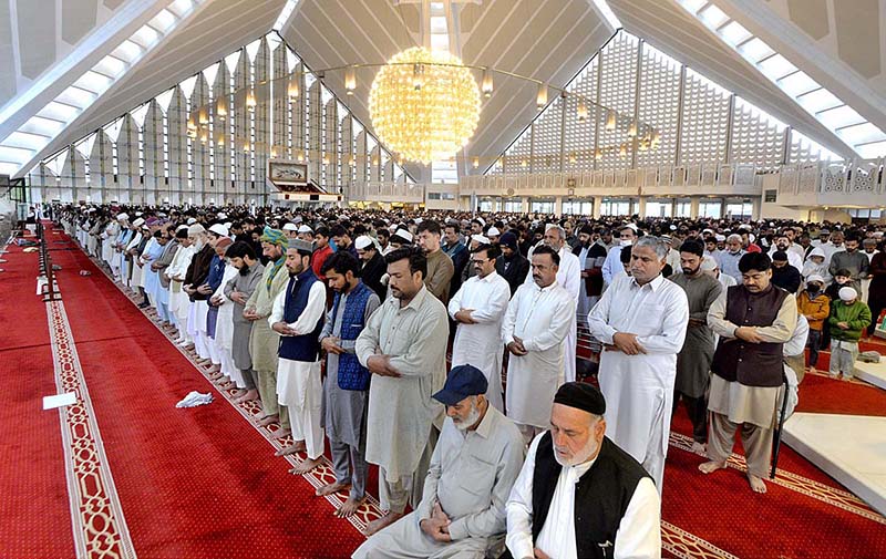 A large number of faithful offering Namaz-e-Jumma (Friday Prayer) at Faisal Masjid during Holy fasting month of Ramzan.