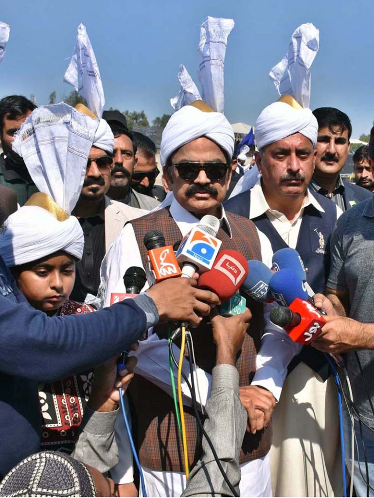 <em>Interior Minister Rana Sana Ullah Khan cutting ribbon to inaugurate tent pegging championship at Sports Ground of University of Agriculture Faisalabad (UAF) in connection with Spring Festival celebrations</em>