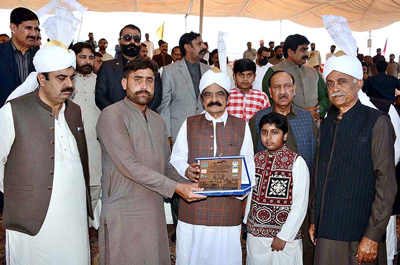 <em>Interior Minister Rana Sana Ullah Khan cutting ribbon to inaugurate tent pegging championship at Sports Ground of University of Agriculture Faisalabad (UAF) in connection with Spring Festival celebrations</em>