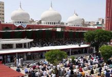 People offering first Namaz-e-Jumma at Historical New Memon Mosque during Holy Fasting Month of Ramzan ul Mubarak